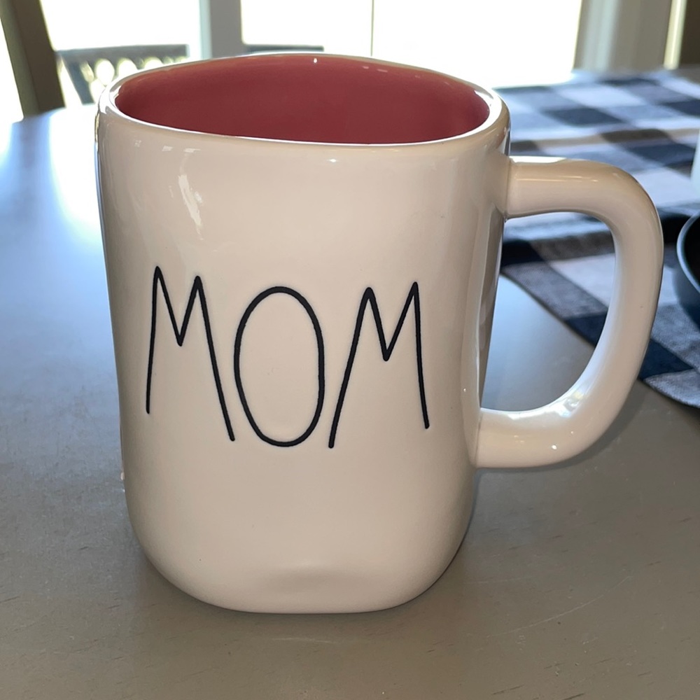 Rae Dunn Mug Mom w/flowers on back
